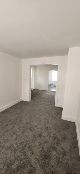 Building Photo - 197 Roosevelt St