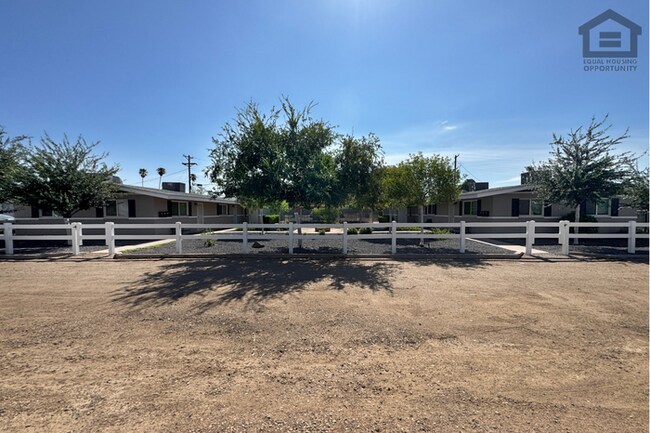 Building Photo - 1Bed/1Bath Ground Floor Apt at McDowell Rd/52nd St! Ready for Immediate Move-In!
