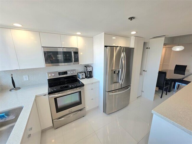 Building Photo - 1361 S Ocean Blvd