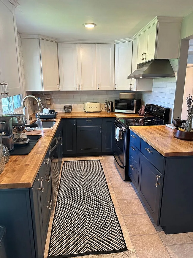Building Photo - updated quality 4-bedroom, 2-bath home in Tacoma