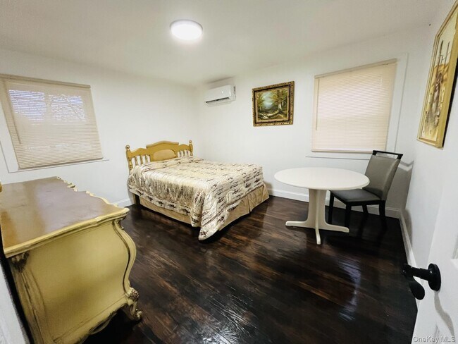 Building Photo - 19 Cedar Ln