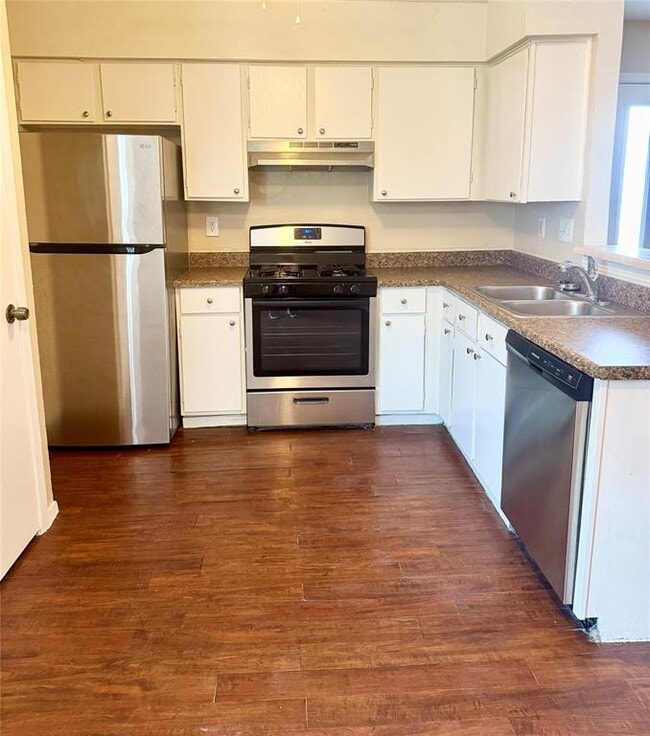 Building Photo - 2201 Leah Cove