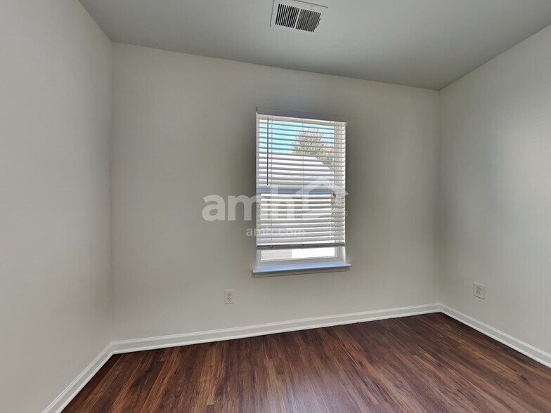 Building Photo - 2411 Cairns Mill Ct