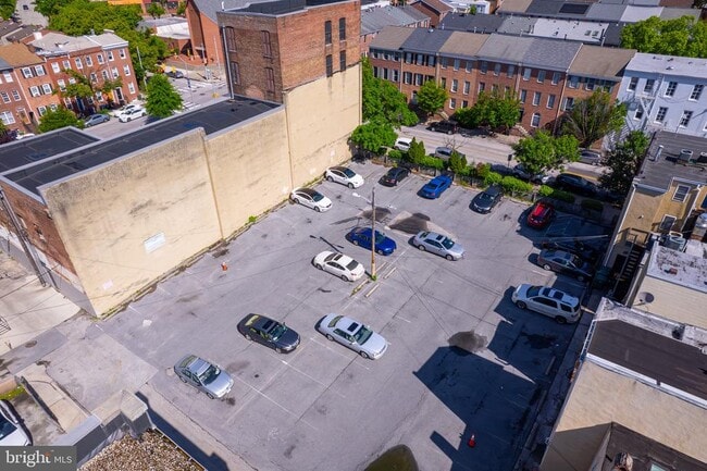 Building Photo - 906 S Charles St