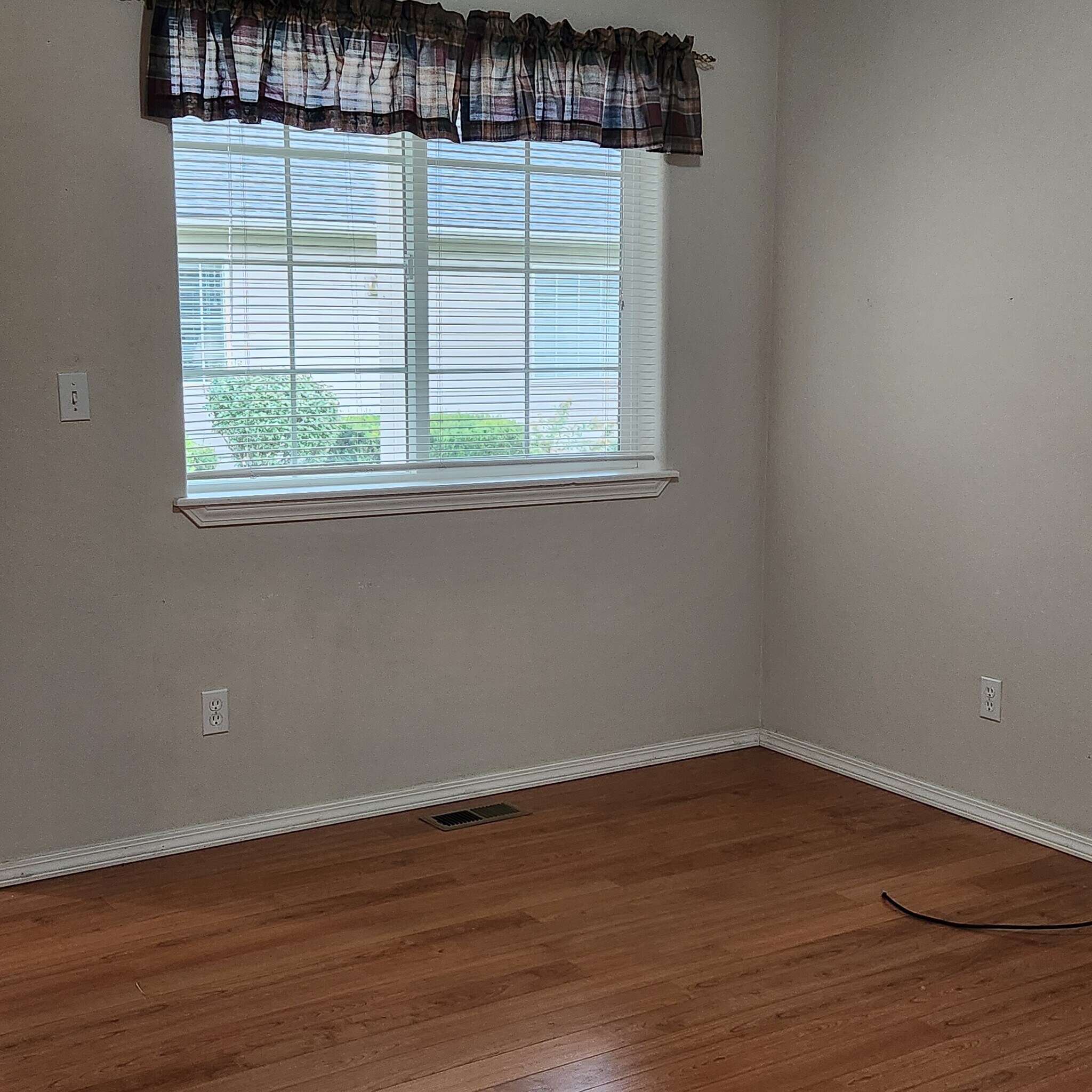 Office /potential 3rd bedroom. - 175 E Jeffrey Pine Ln