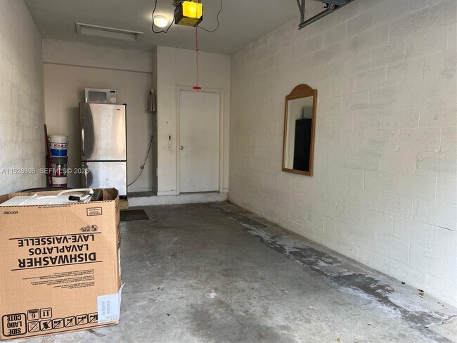 Building Photo - 2406 Centergate Dr