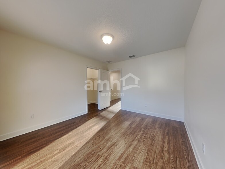 Building Photo - 3051 Creek Village Ln