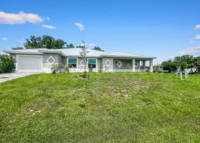 Building Photo - Spacious 3-Bedroom Duplex Retreat with 2 Full Baths in Prime Lehigh Acres Location!