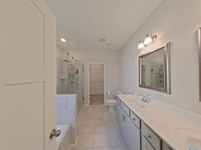 Building Photo - "Charming 3-Bed Oasis with Granite Touches & Hardwood Elegance and loads of high tech upgrades in...
