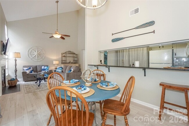 Building Photo - 20105 Henderson Rd