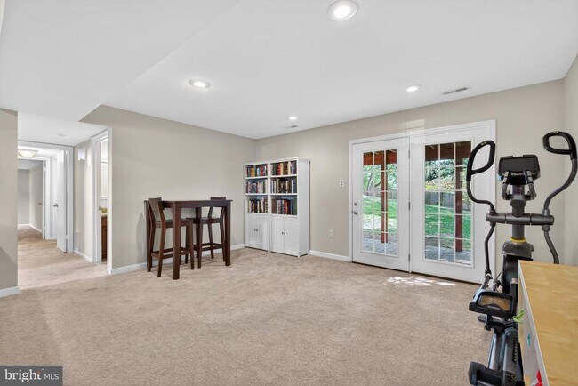 Building Photo - 9801 Meadow Valley Dr