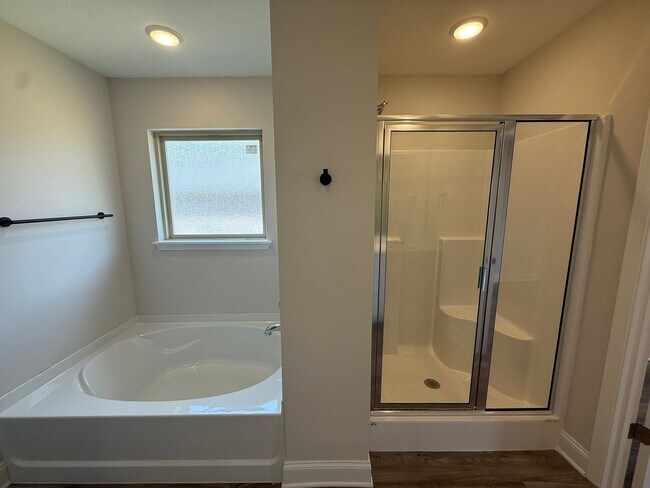 Building Photo - 132 Madisonville Dr