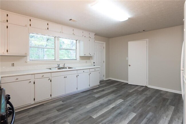Building Photo - 1312 Cooper Rd