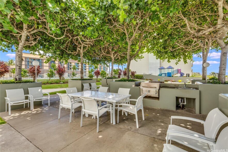 Building Photo - 88 Piikoi St