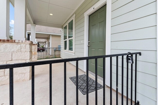 Building Photo - 213 Michaelis Dr