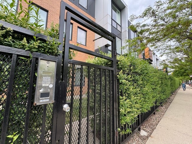 Building Photo - 2240 W Madison St