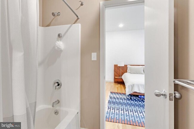 Building Photo - 1737 N Howard St