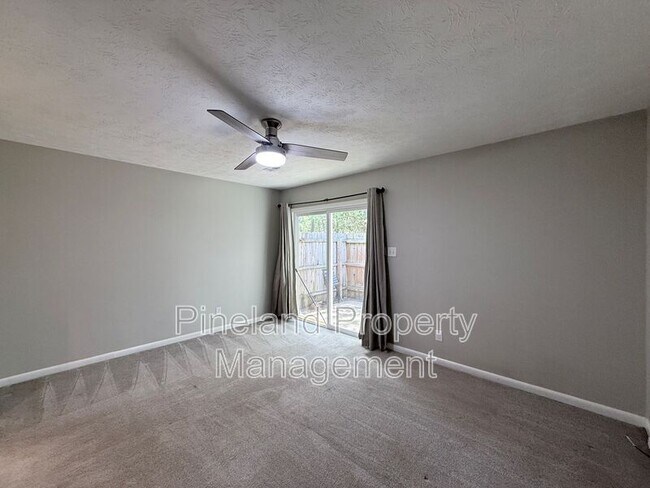 Building Photo - 890 Bridgette St