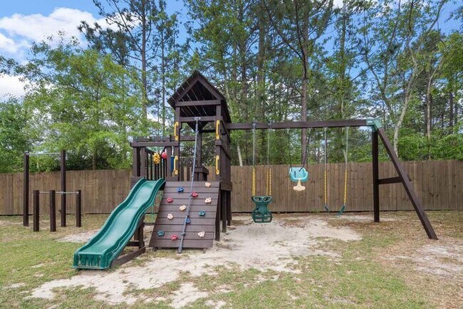 Building Photo - 3 Bedroom Ranch w/ Bonus
