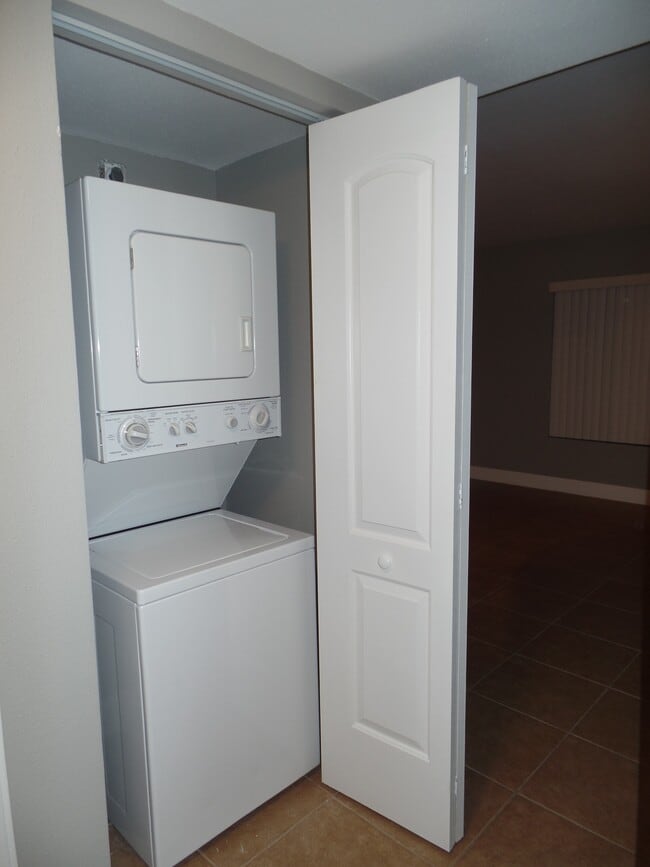 Building Photo - 2405 NW 33rd St