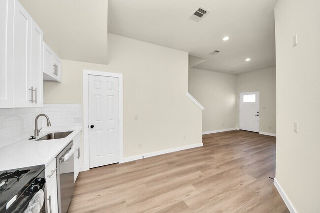 Building Photo - 8025 Peachtree St