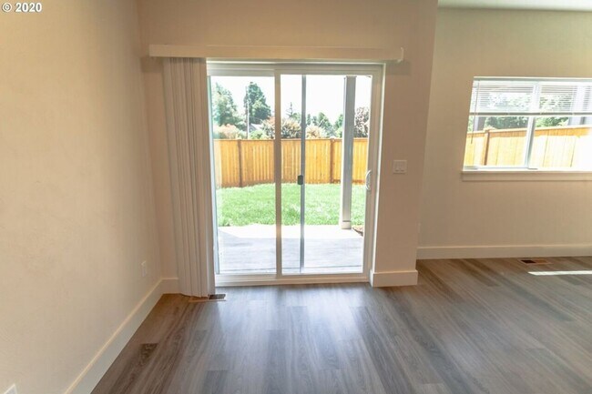 Building Photo - Ross Lane Triplex