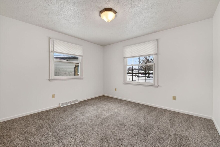 Building Photo - 6644 Ravenwood Ave NW