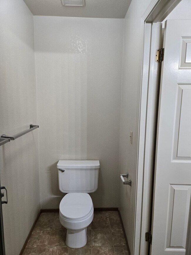 Building Photo - 1923 Glen Ridge Dr