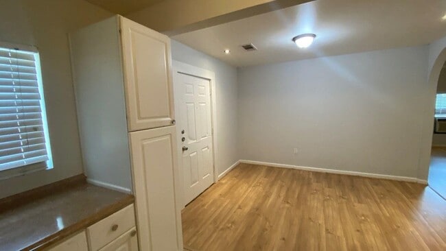 Building Photo - 1918 Oleander