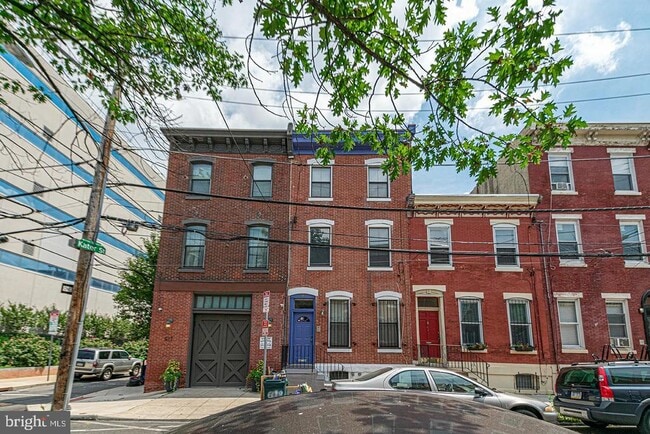 Building Photo - 619 S 19th St
