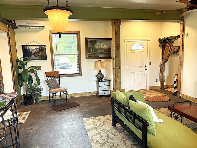 Building Photo - 2503 River Crest