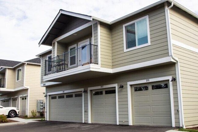 Building Photo - 530 Greenwood Dr