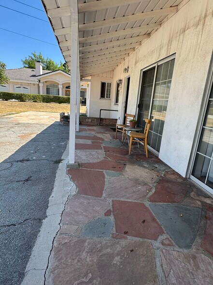 Building Photo - 758 W Longden Ave