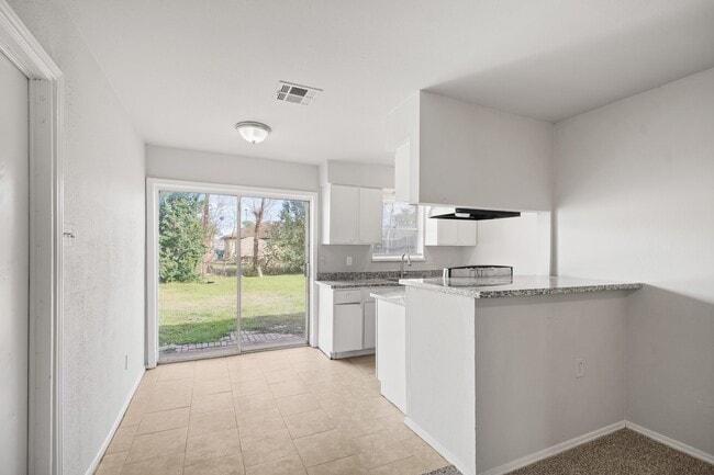 Building Photo - 14415 Insley St