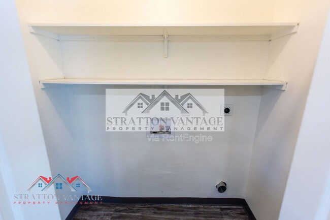 Building Photo - 2526 E Juanita Ave