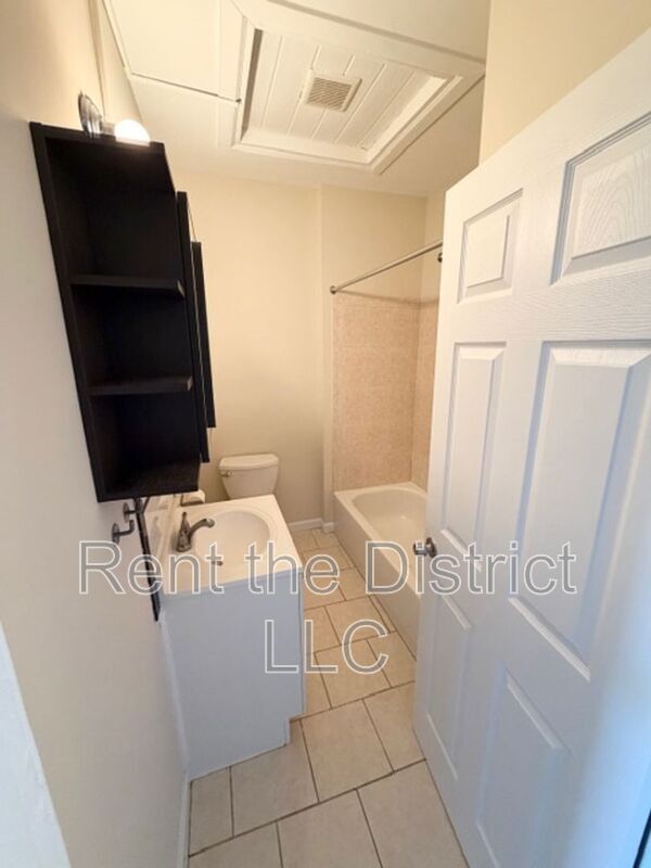 Building Photo - 814 Longfellow St NW