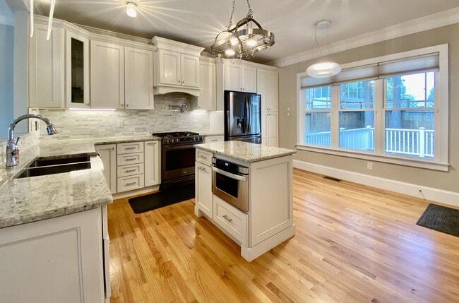 Building Photo - 305 Mallard Ave