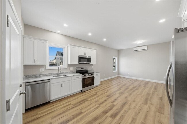 Building Photo - 1 Clough St