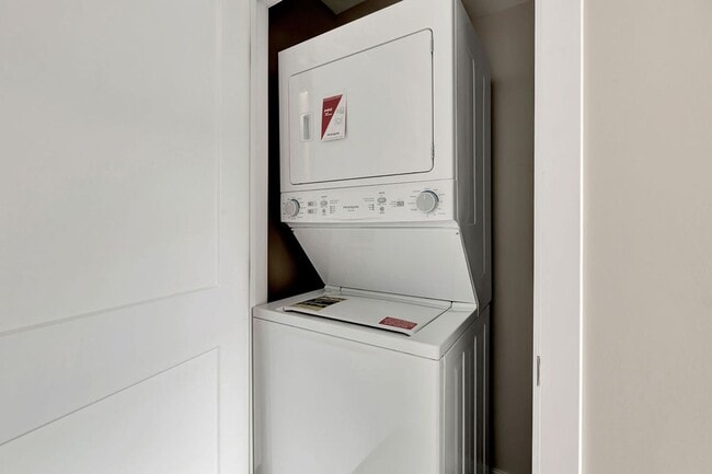 Building Photo - 6919 Montgomery Rd