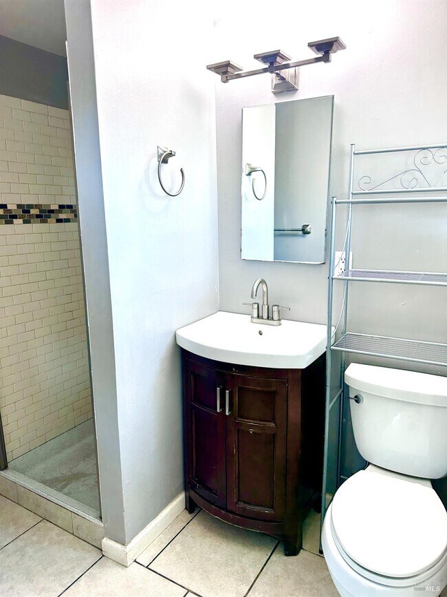 Building Photo - 220 Los Altos Pl
