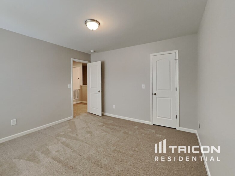 Building Photo - 4120 Devonwood Ct