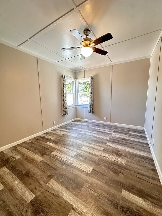 Building Photo - 732 Twin Oaks Ave