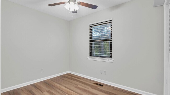 Building Photo - 6923 Barter Dr