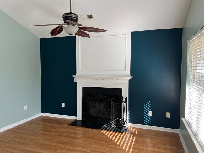 Building Photo - Pet-friendly, 3 Bedroom, 2 Bath Home with Fenced Yard in St. James School Area! Available in May!