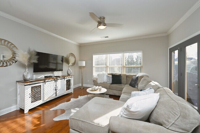 Building Photo - Resort Living at its finest in Foxland Harbor, Gallatin's premier golf and lake community!