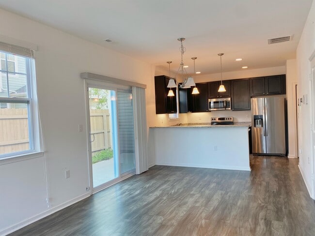 Building Photo - 1685 Halesworth Ln