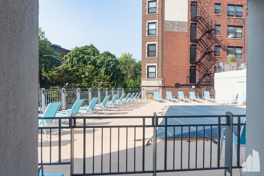 Building Photo - 444 W Fullerton Pky