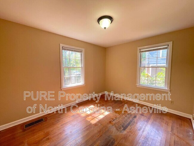 Building Photo - 127 Aurora Dr
