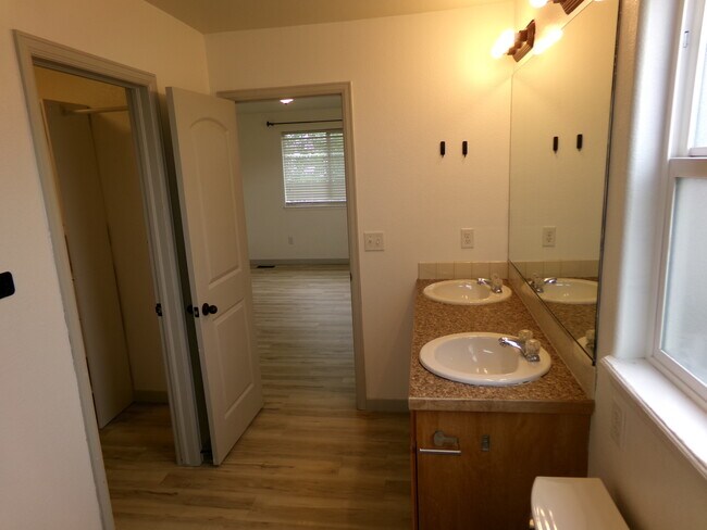 Building Photo - 2613 Bar Harbor Dr