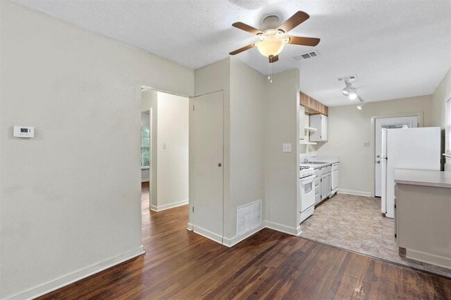 Building Photo - 1511 Alguno Rd